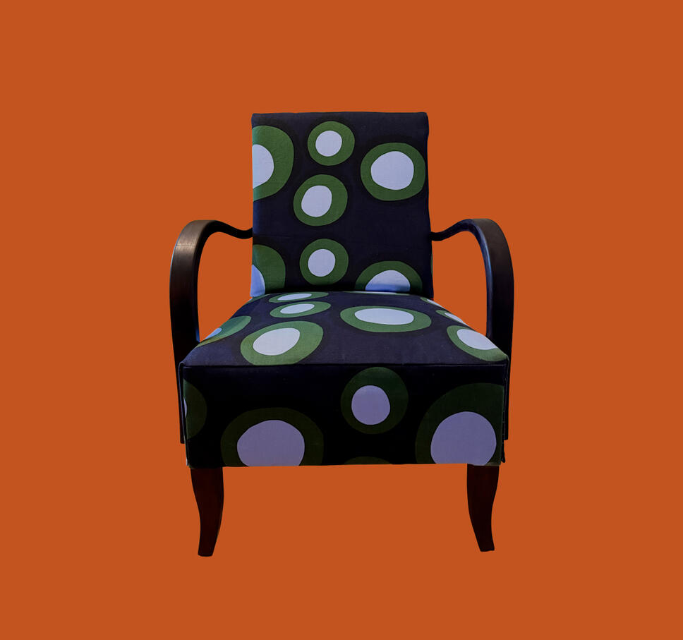 K-tuoli (työ, jousten vaihto, pehmusteet, puuosien petsaus) 750€+alv. Kangasmenekki 2,2m.