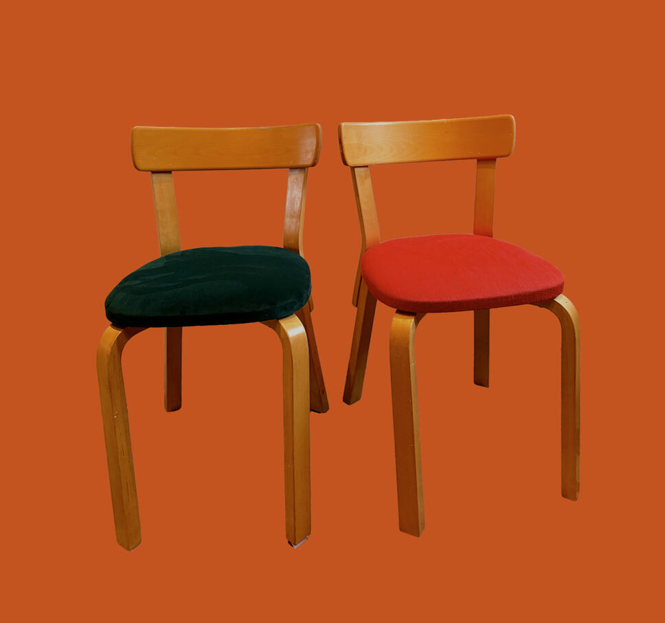Artek Tuoli 69 (työ, maalin poisto selkänojista, vanut) 65€+alv/tuoli. Kangasmenekki 0,5m/tuoli.